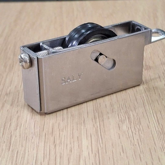 Bánh xe đơn 55 dập đố (có tăng chỉnh, không lông nheo) SALY